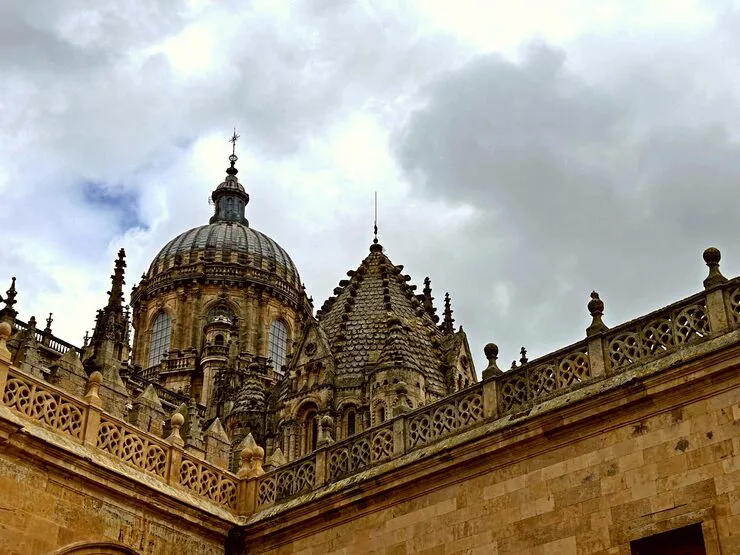 Read more about the article Spiritual Mumbai Darshan: Temples, Churches & Dargahs