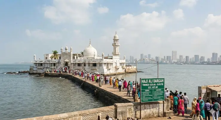 Read more about the article Haji Ali Dargah History, Timings & Travel Guide Mumbai